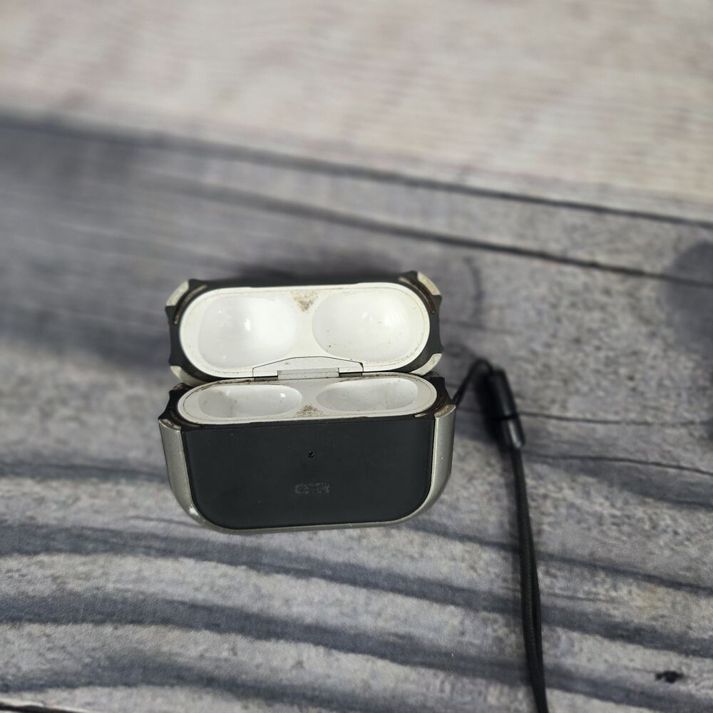 Apple AirPods Pro Charging CASE 2nd Gen USB‑C Black Removable Rubber Outer Shell